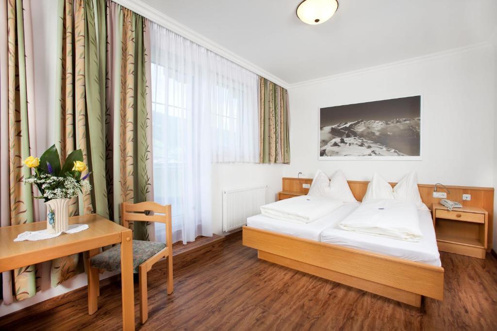 Hotel Grundlhof Bramberg am Wildkogel Chambre photo