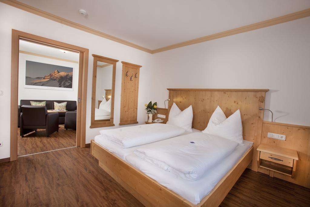 Hotel Grundlhof Bramberg am Wildkogel Extérieur photo