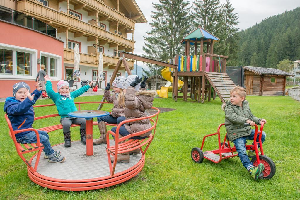 Hotel Grundlhof Bramberg am Wildkogel Extérieur photo