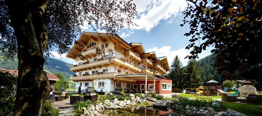 Hotel Grundlhof Bramberg am Wildkogel Extérieur photo