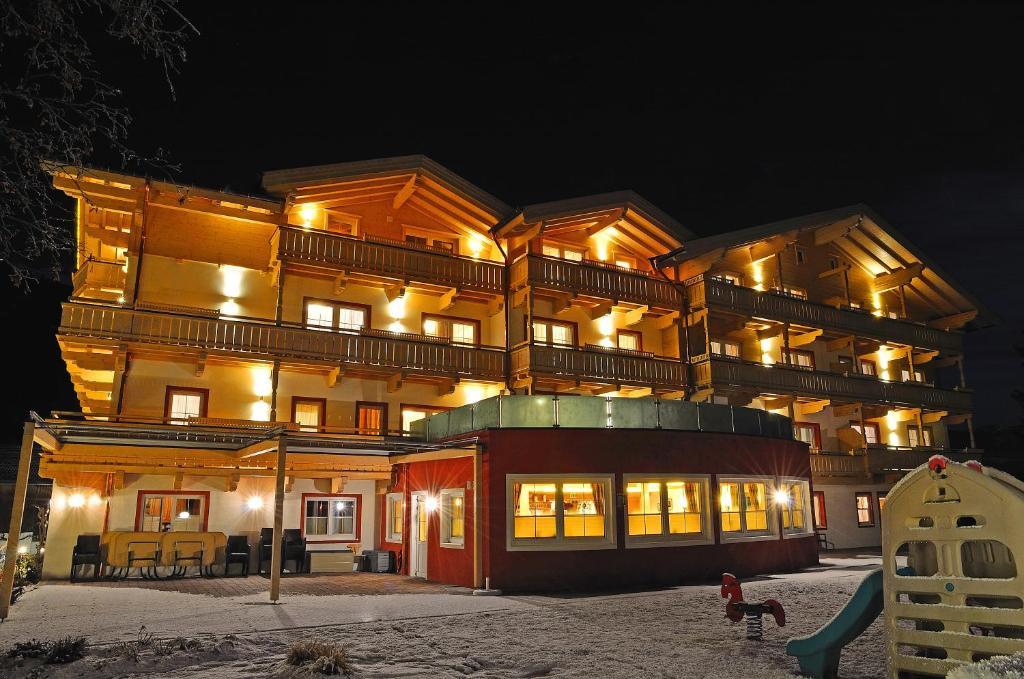 Hotel Grundlhof Bramberg am Wildkogel Extérieur photo